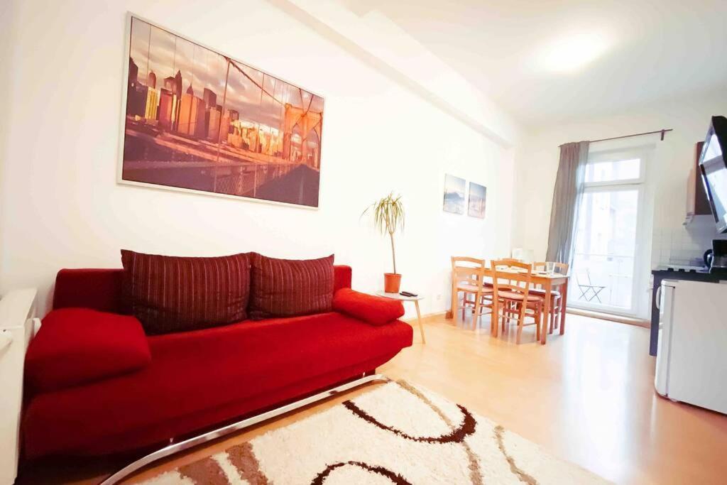 Altbauwohnung Direkt An Der Karli Mit Balkon - Netflix Inklusive Leipzig Dış mekan fotoğraf