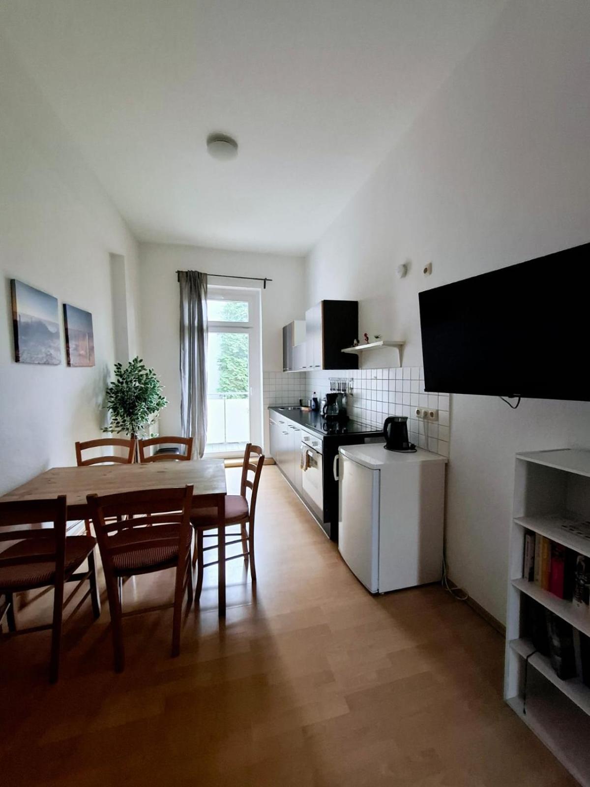 Altbauwohnung Direkt An Der Karli Mit Balkon - Netflix Inklusive Leipzig Dış mekan fotoğraf