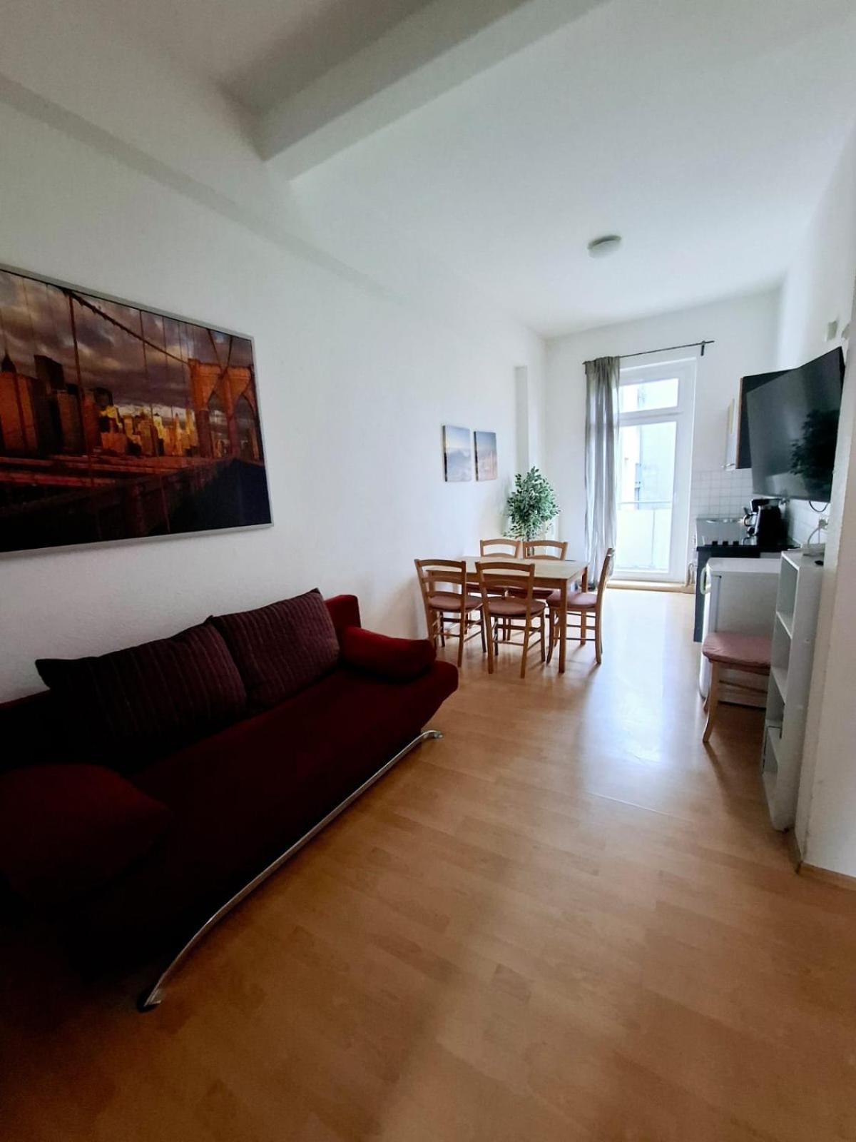 Altbauwohnung Direkt An Der Karli Mit Balkon - Netflix Inklusive Leipzig Dış mekan fotoğraf